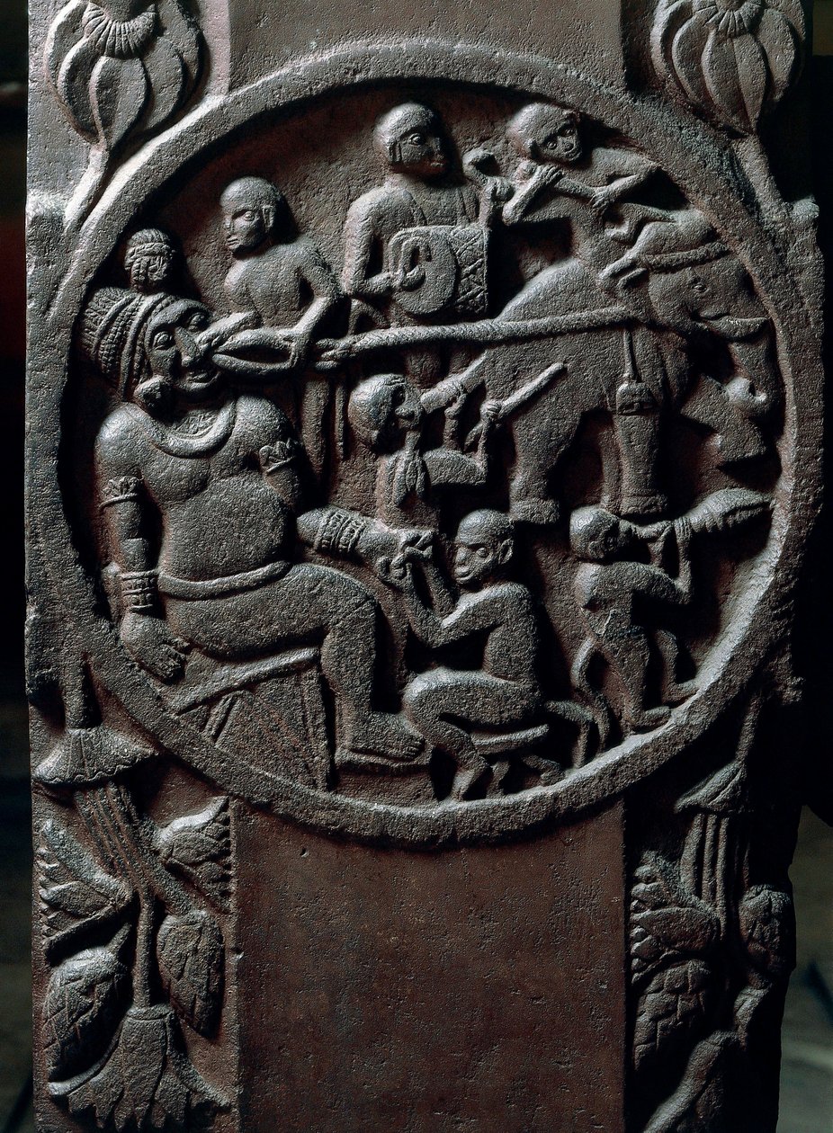 Intialainen taide, hindulaisuus: matala kohokuvio, joka edustaa apinoita, jotka repäisivät hampaan jättiläiseltä norsujen avulla. 2. vuosisadalla eaa. Kolkata, Intian museo tekijältä Indian School