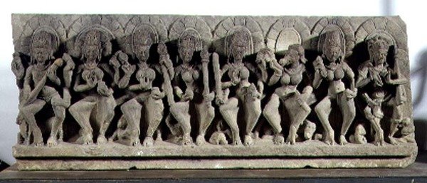 Lintel, joka kuvaa Sivaa ja seitsemän äitijumalattarta, Gurjara-Pratihara-dynastiaa, Allahabadia (kivi) tekijältä Indian School