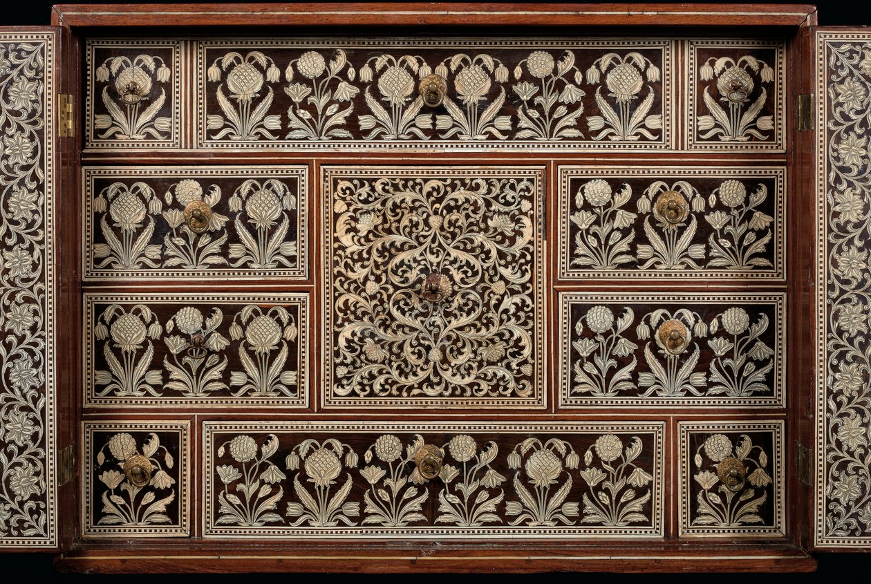 Mughal-kaappi, Gujarat tai Sindh, Länsi-Intia (norsunluun upotettu puu) tekijältä Indian School