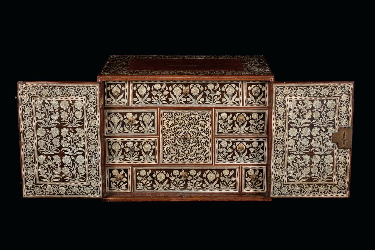 Mughal-kaappi, Gujarat tai Sindh, Länsi-Intia (norsunluun upotettu puu) tekijältä Indian School