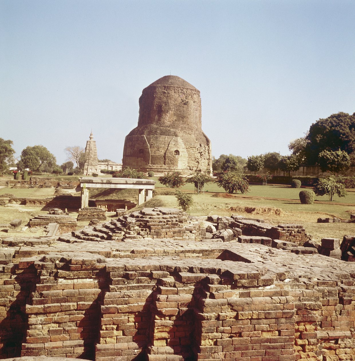 Dhameh-stupa, noin 500 jKr tekijältä Indian School