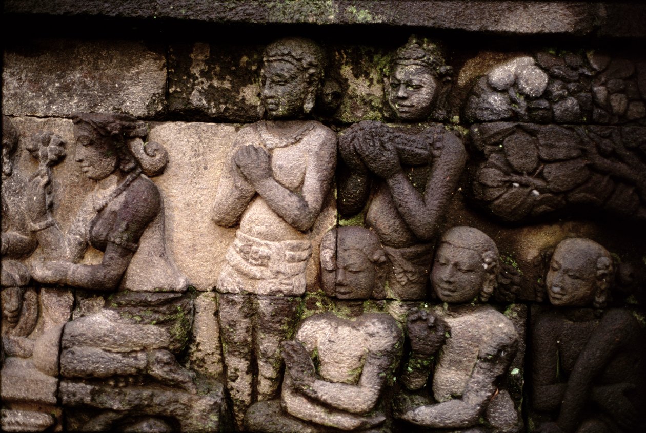 Yksityiskohta ulkoseinästä, AD 778-850 vulkaaninen kivi. tekijältä Indonesian