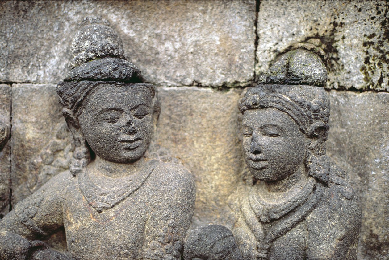 Yksityiskohta ulkoseinästä, AD 778-850 vulkaaninen kivi. tekijältä Indonesian