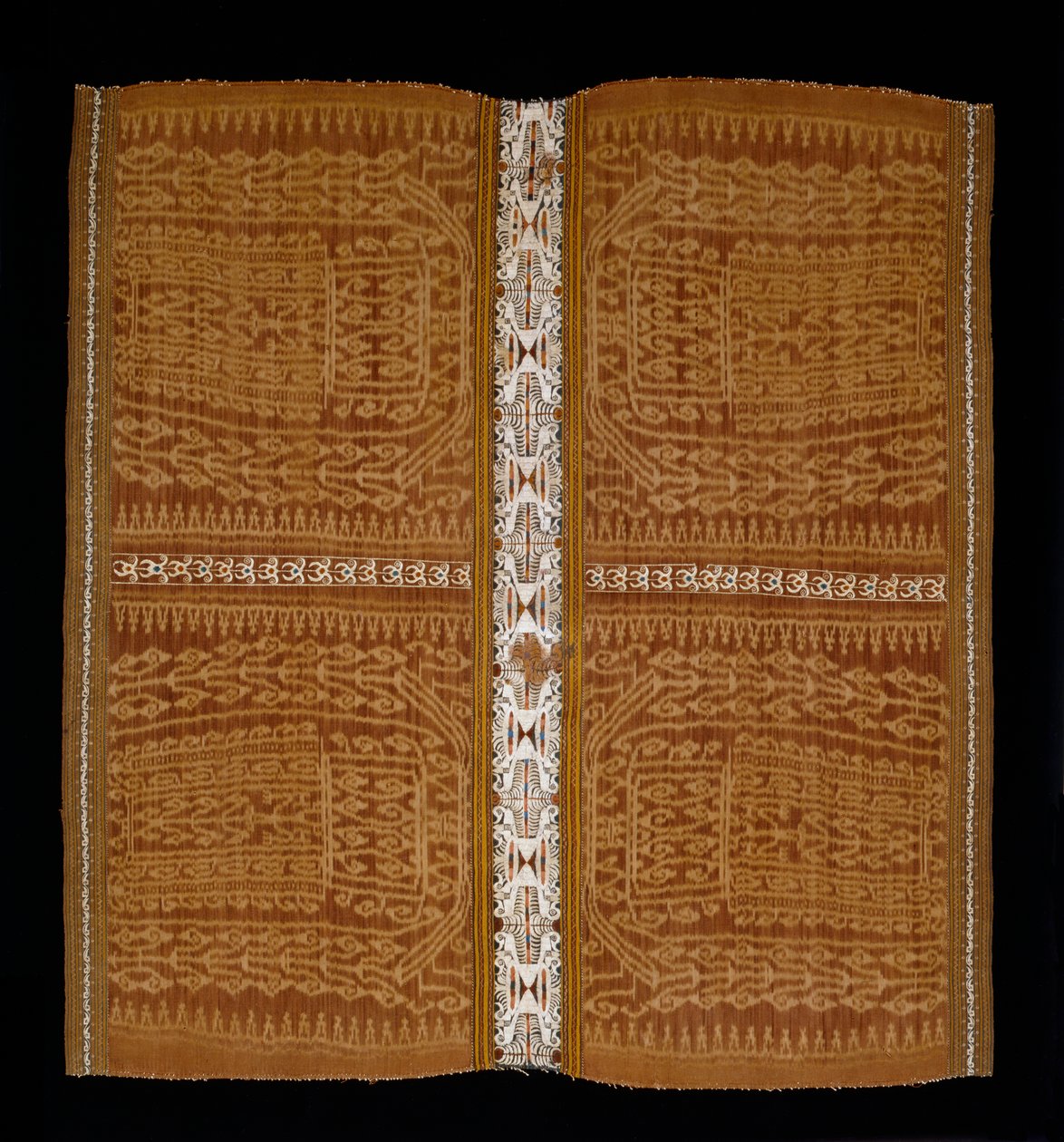 Seremoniallinen hame, Sumatra (silkki ja kirjailtu puuvilla) tekijältä Indonesian School
