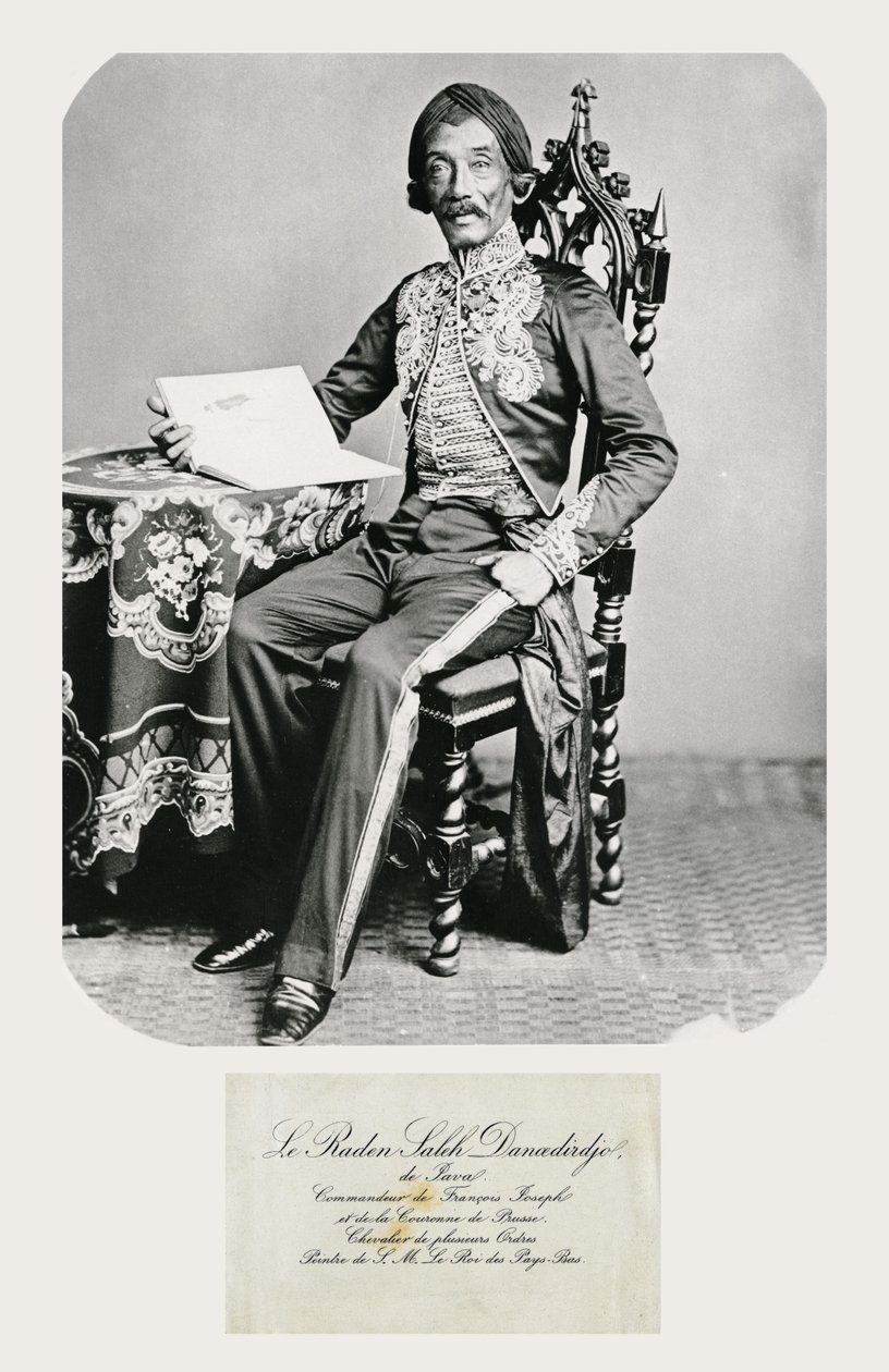 Raden Salehin muotokuva ja hänen käyntikorttinsa, n. 1850-1870 (bw-valokuva ja kaiverrus) tekijältä Indonesian School