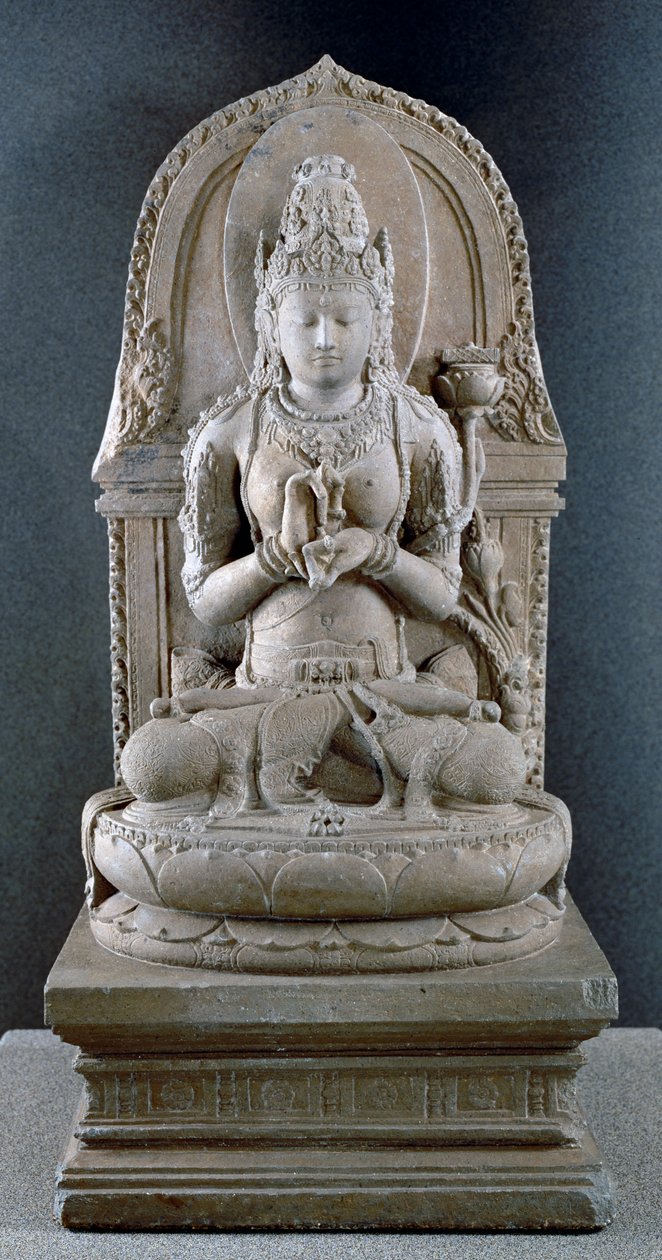 Prajnaparamita, transsendenttisen viisauden jumalatar, n. 1300 (andesiitti) tekijältä Indonesian School