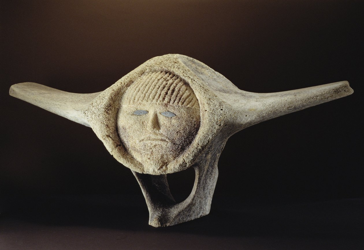 Janus Head, Cape Dorsetista (valan nikamat) tekijältä Inuit School