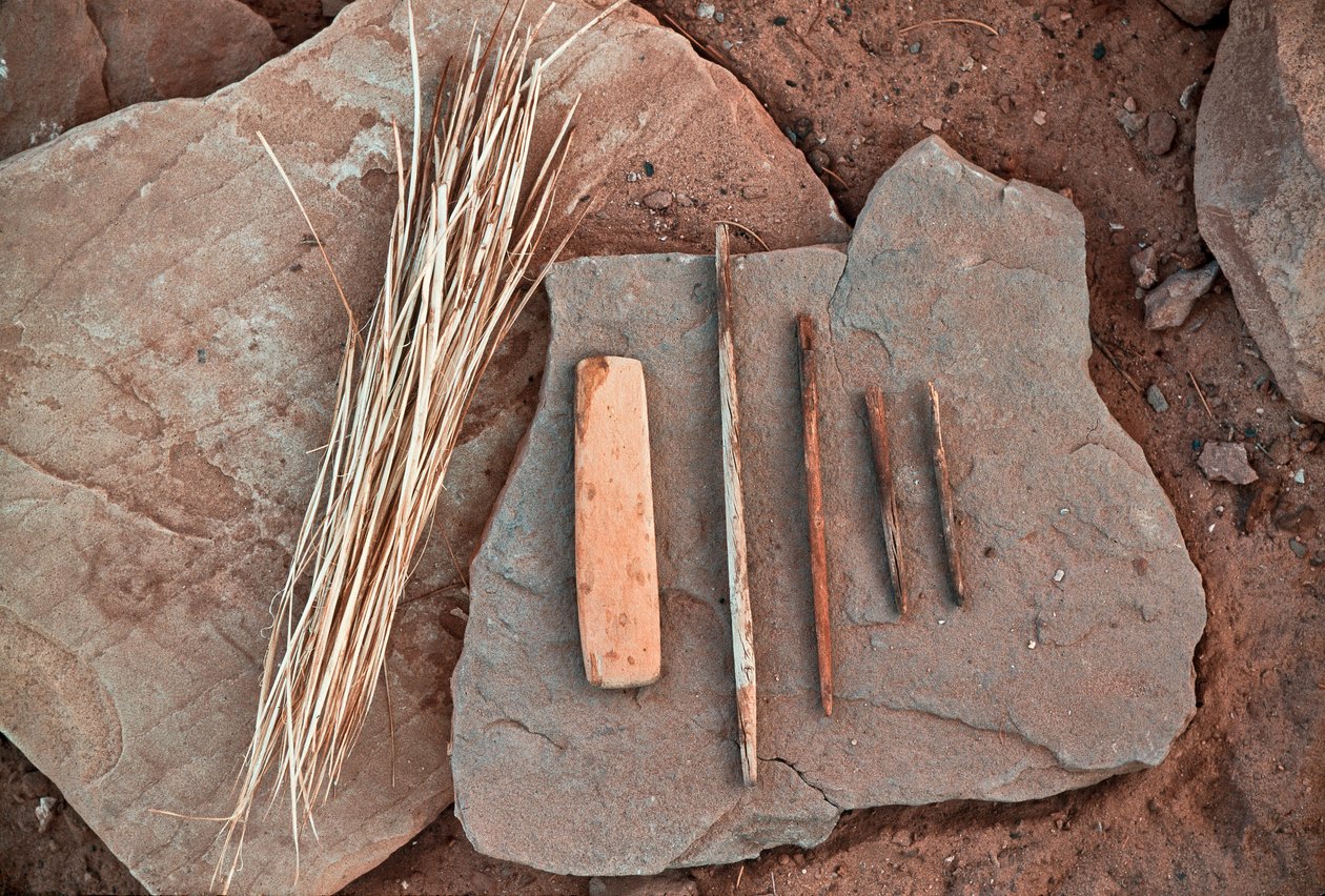 Anasazi-työkaluja kalliolla Grand Gulchissa Utahissa, 2009 (kuva). tekijältä Ira Block