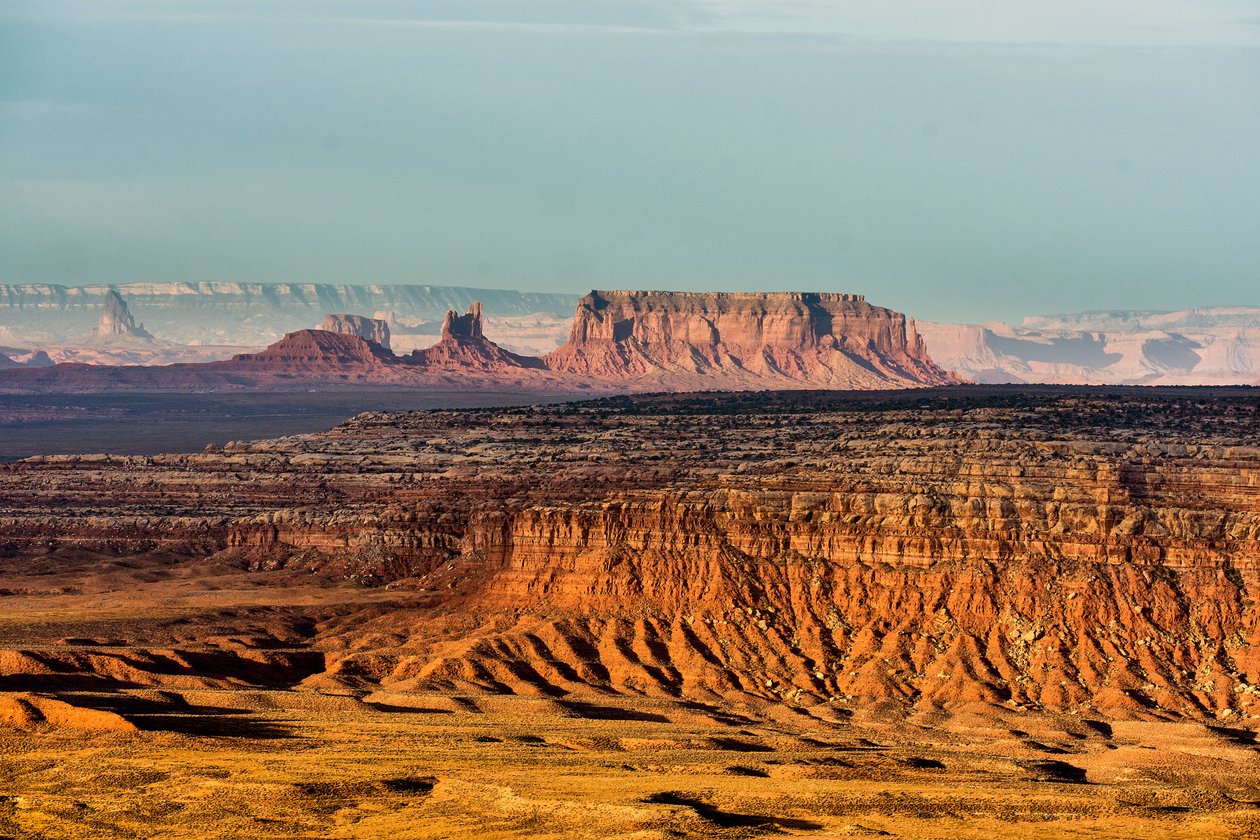 Gooseneckin osavaltion puistosta Utahissa Monument Valleyyn päin, 2012 (kuva). tekijältä Ira Block