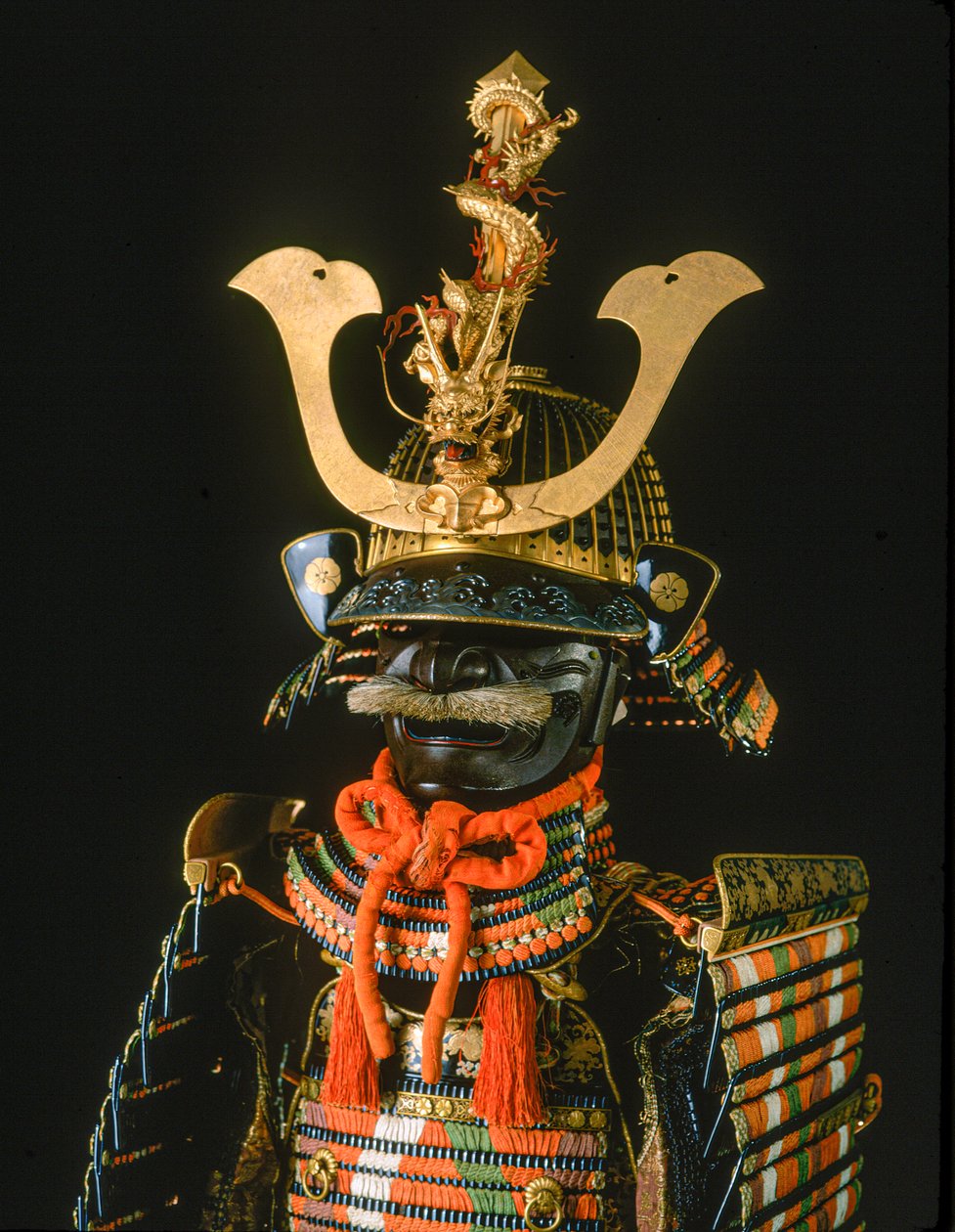 Samurai- Naisen haarniskapuku. Pystyvaakuna, Ikeda-suku, Hayashibaran taidemuseo. tekijältä Ira Block