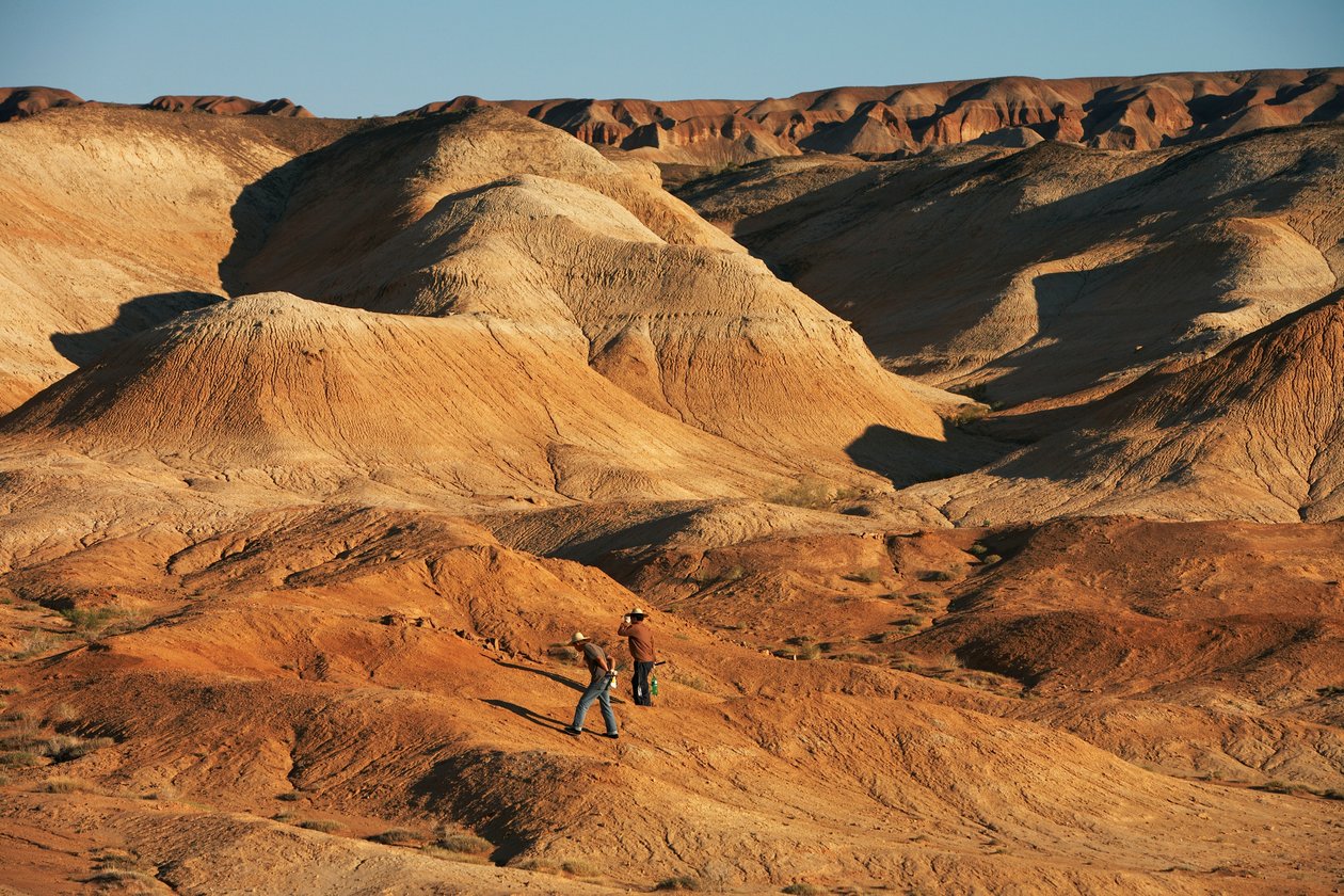 Kohtauksia Wu Cai Wanin ympärillä Gobin autiomaassa, Xinjiang, Länsi-Kiina, 2007 (kuva). tekijältä Ira Block