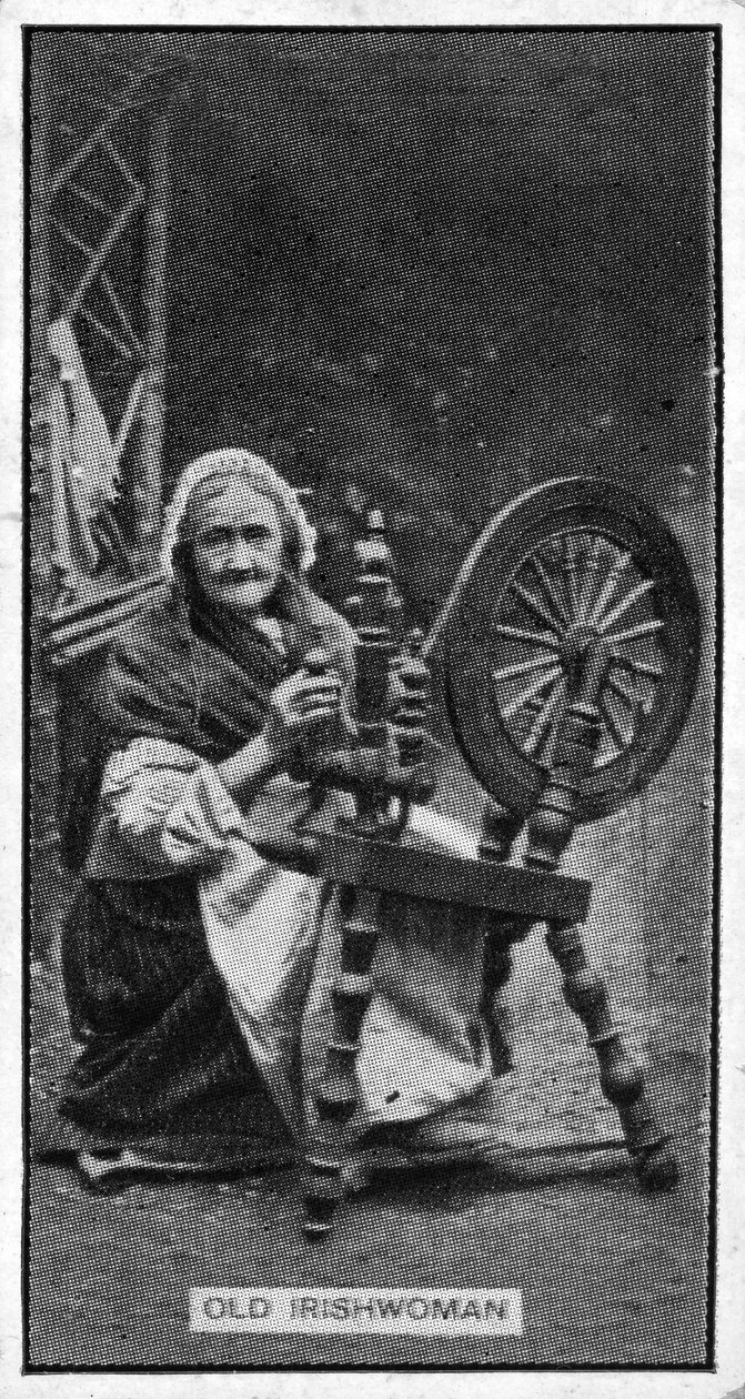 Iäkäs irlantilainen nainen pyörivän pyörän ääressä 1800-luvun lopun valokuvasta tekijältä Irish Photographer