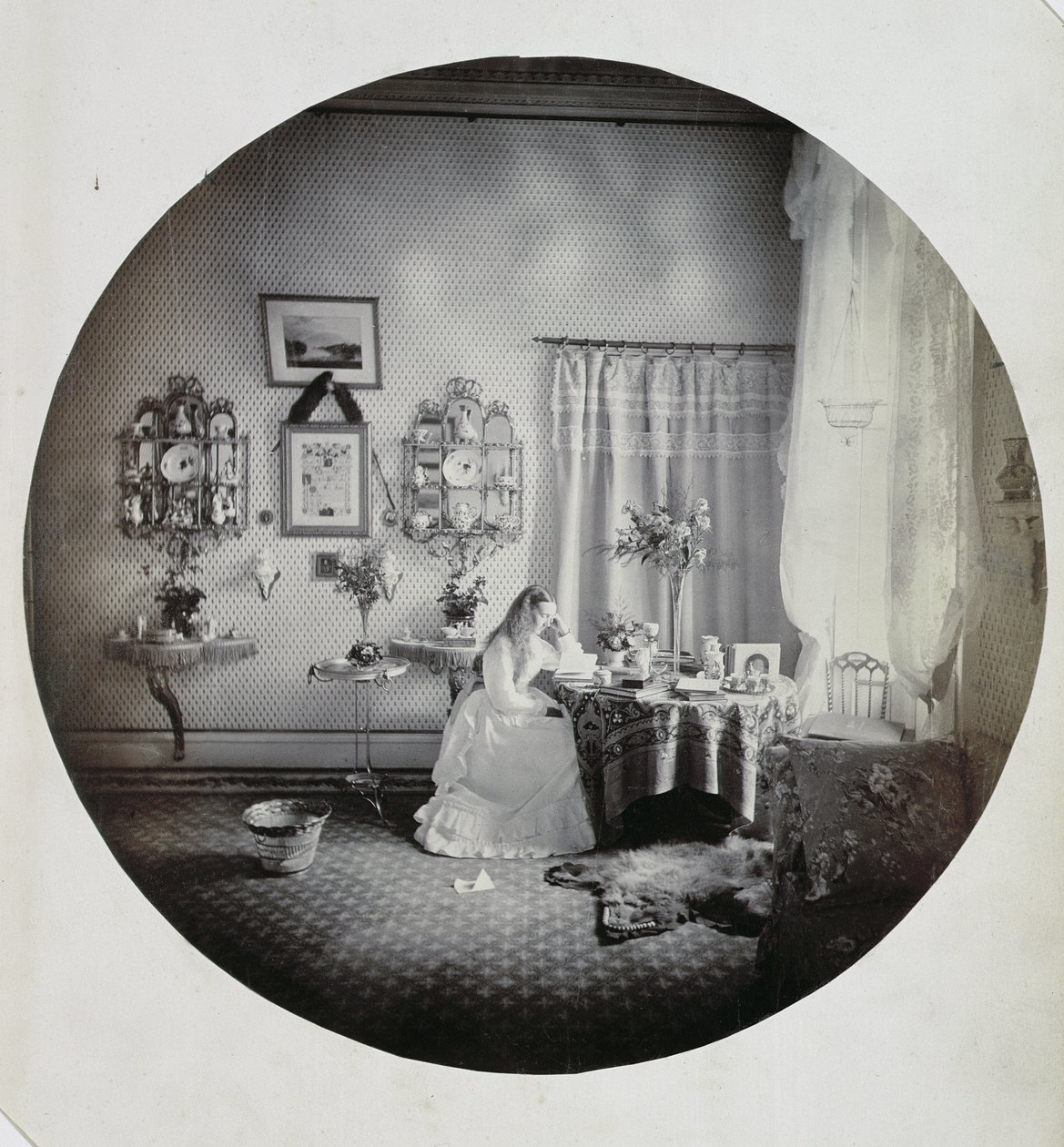 Muckross Housen sisustus, n. 1865 (albumiprintti) tekijältä Irish Photographer
