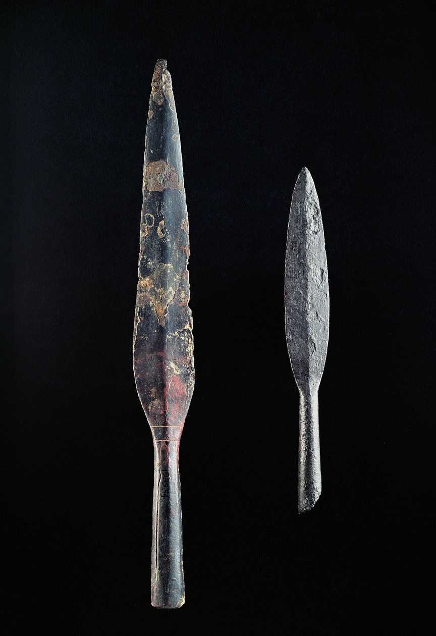Kaksi keihäänkärkiä (rauta) tekijältä Iron Age