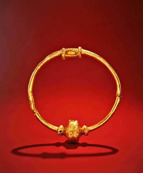 Kaulus, Ardnaglug, Roscommonin kreivikunta, varhainen rautakausi (kulta) tekijältä Iron Age