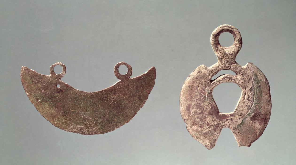 Kaksi partakonetta Hallstattin hautausmaalta (pronssi) tekijältä Iron Age