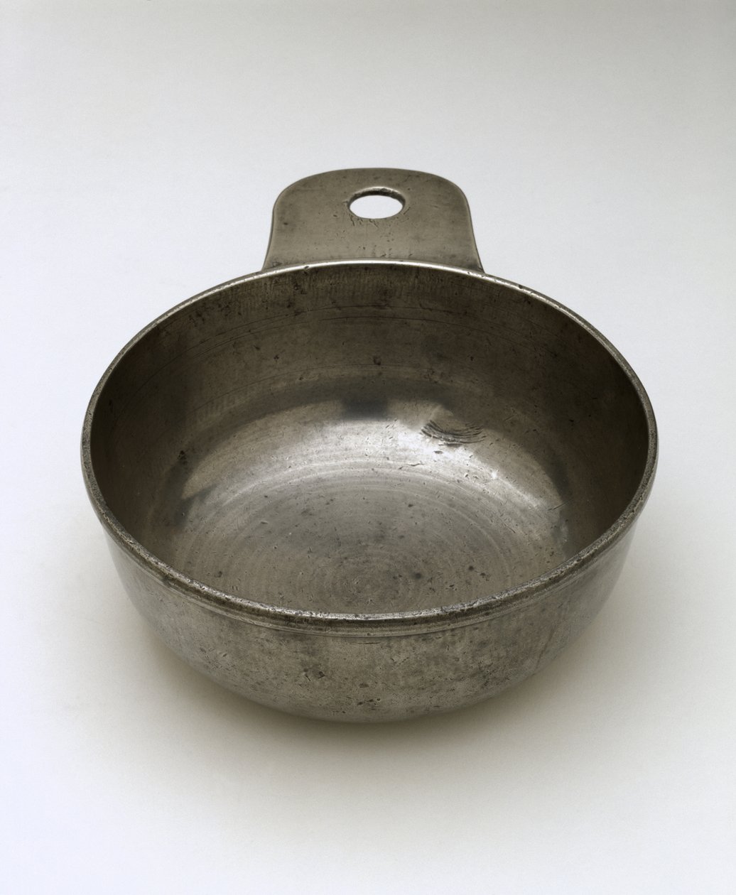Porringer, c. 1770-1807 (tina) tekijältä Isaac (attr.to) Jackson