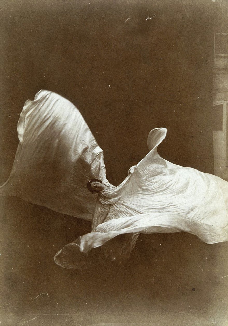 Loie Fuller elokuvassa The White Dance, 1897 tekijältä Isaiah West Taber