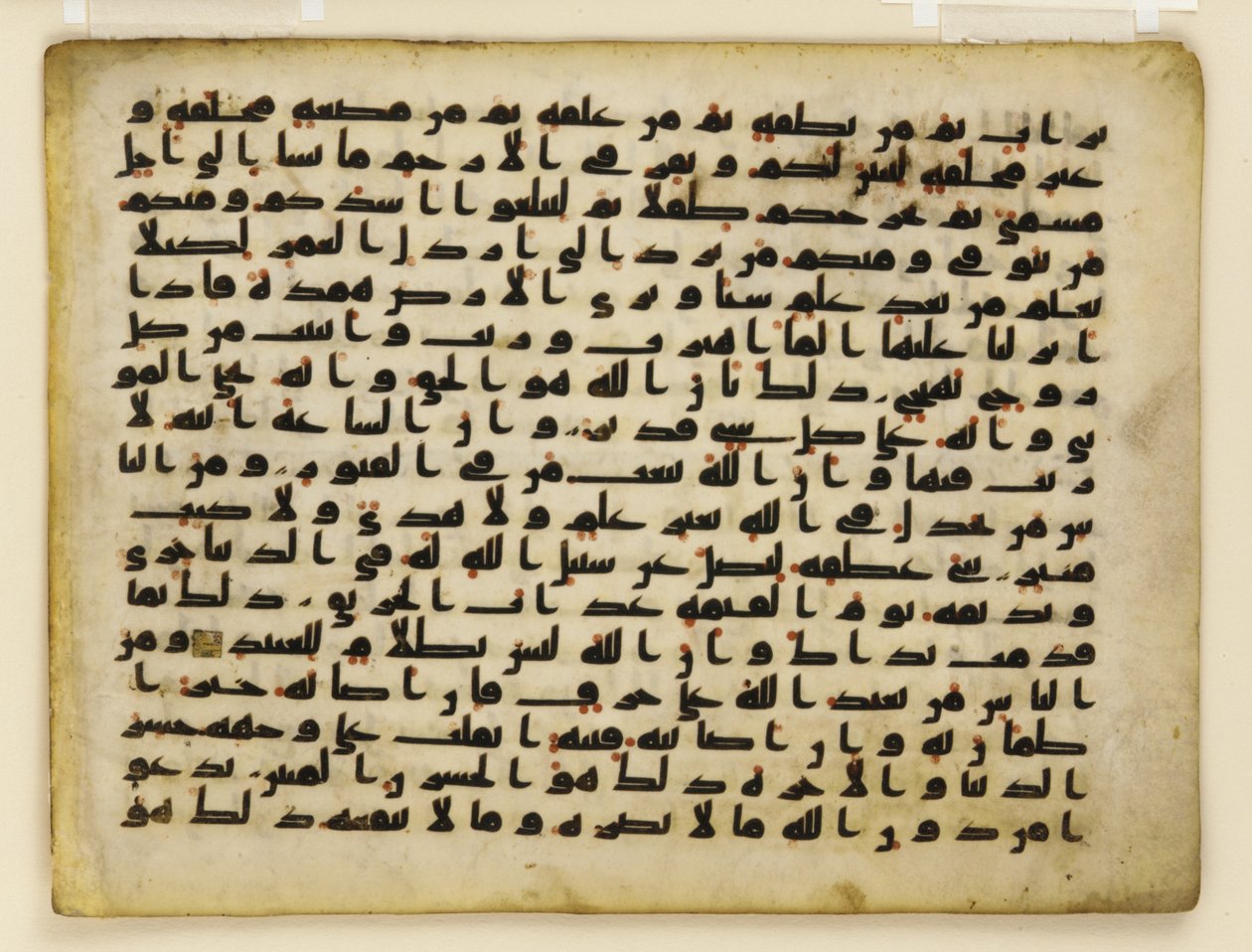 F1929.71 verso, Folio Koraanista, Lähi-idästä tai Pohjois-Afrikasta (muste, kulta ja väri pergamentissa) tekijältä Islamic School