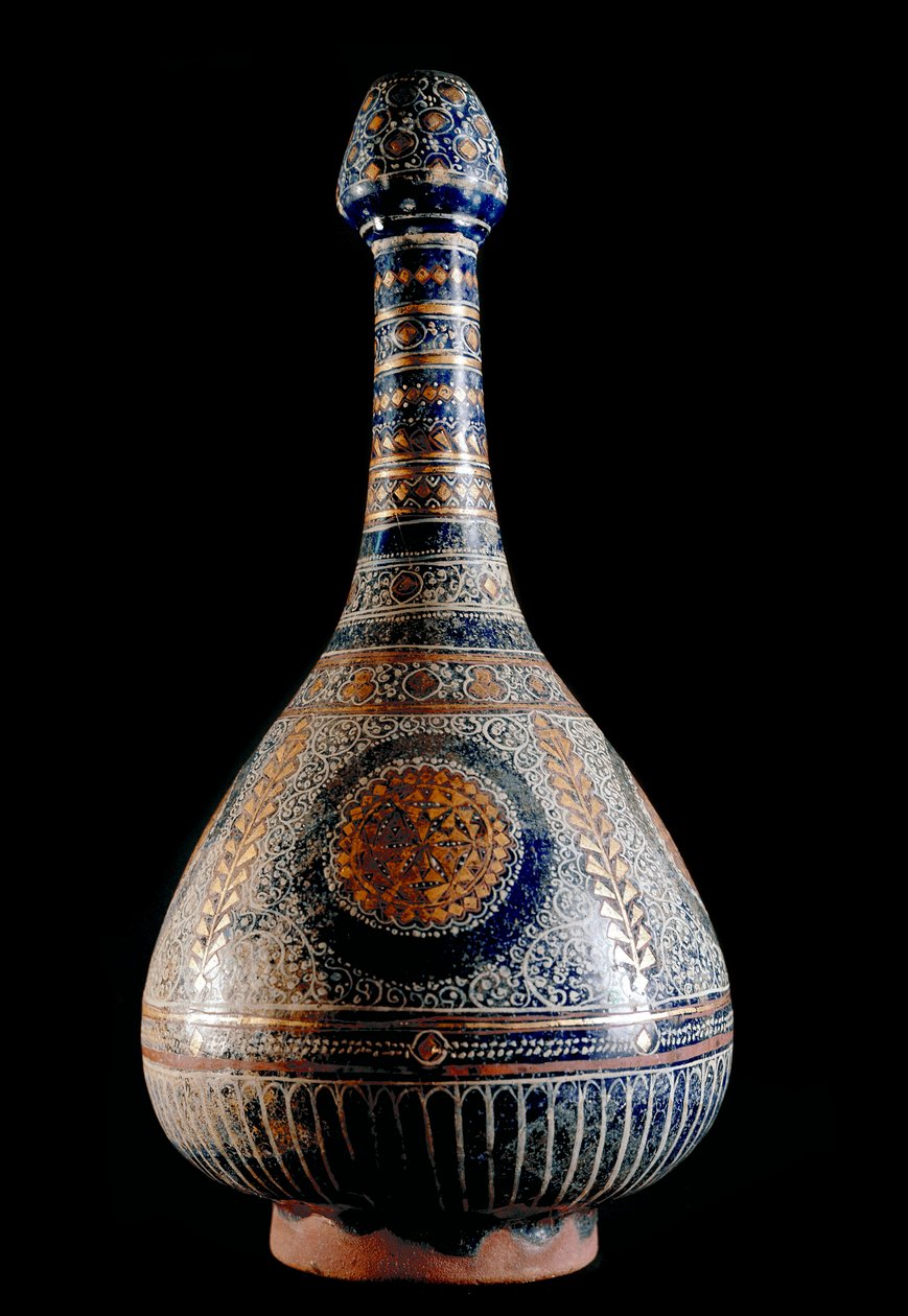 Islamilainen taide. Terrakotta pullo. Emaloitu 1500-luvulta. Rooma, Kansallinen itämaisen taiteen museo tekijältä Islamic School