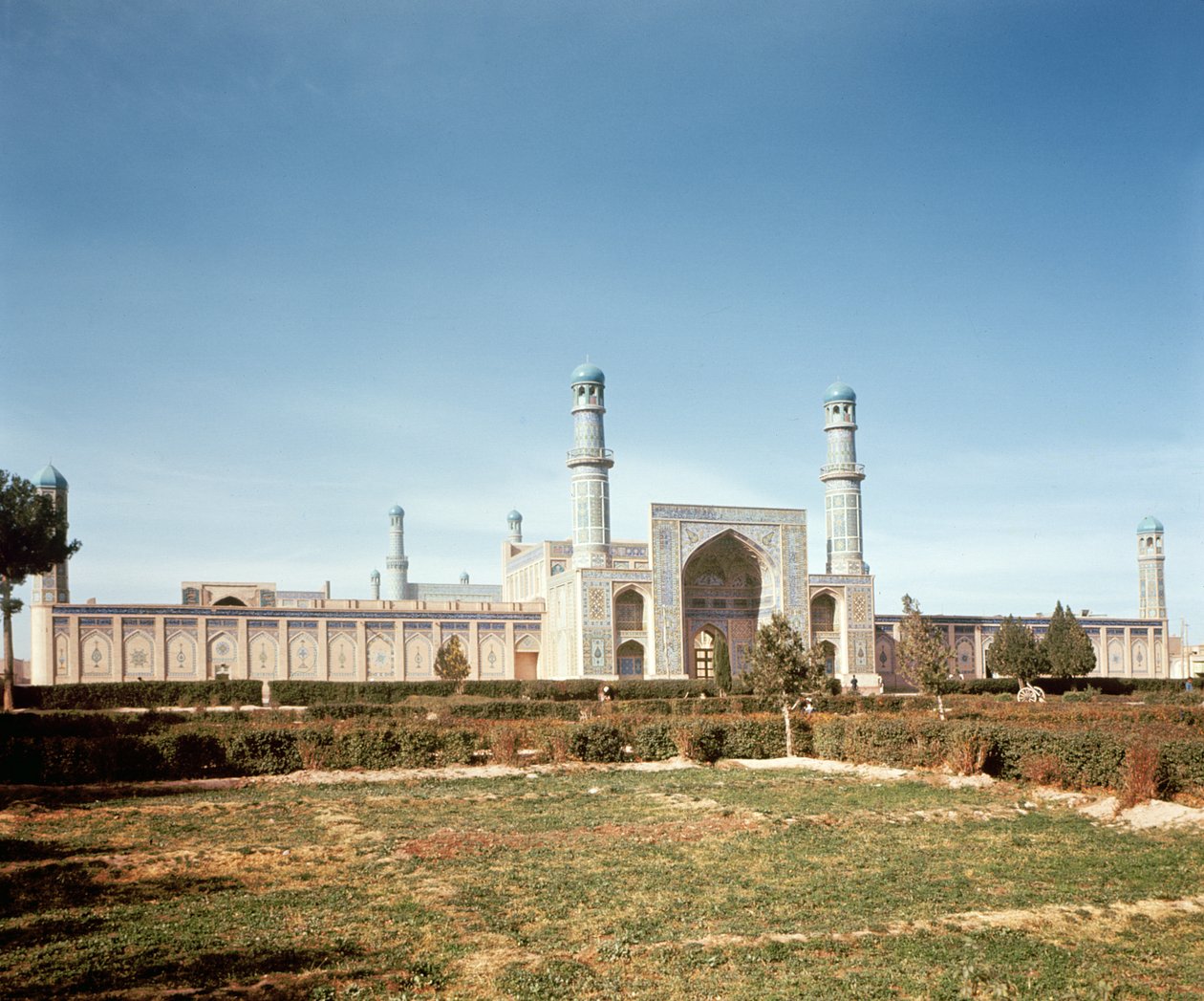 Masjid-i Jami eli perjantaimoskeija, perustettu vuonna 1200, rakennettu uudelleen vuonna 1498 tekijältä Islamic School