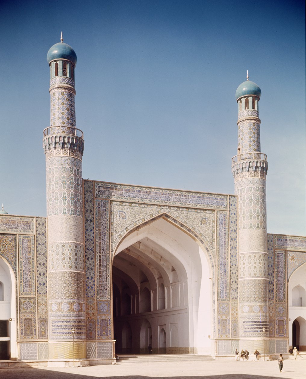 Masjid-i Jami eli perjantaimoskeija, perustettu vuonna 1200, rakennettu uudelleen vuonna 1498 tekijältä Islamic School