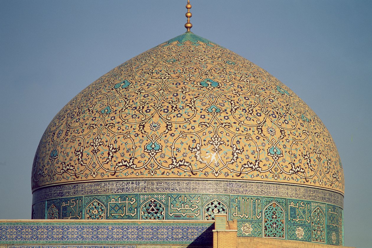 Shah Abbas I:n vuosina 1602-1919 rakentama Masjid-i-Sheikh Lutfallahin kupoli (fajanssimosaiikki) tekijältä Islamic School