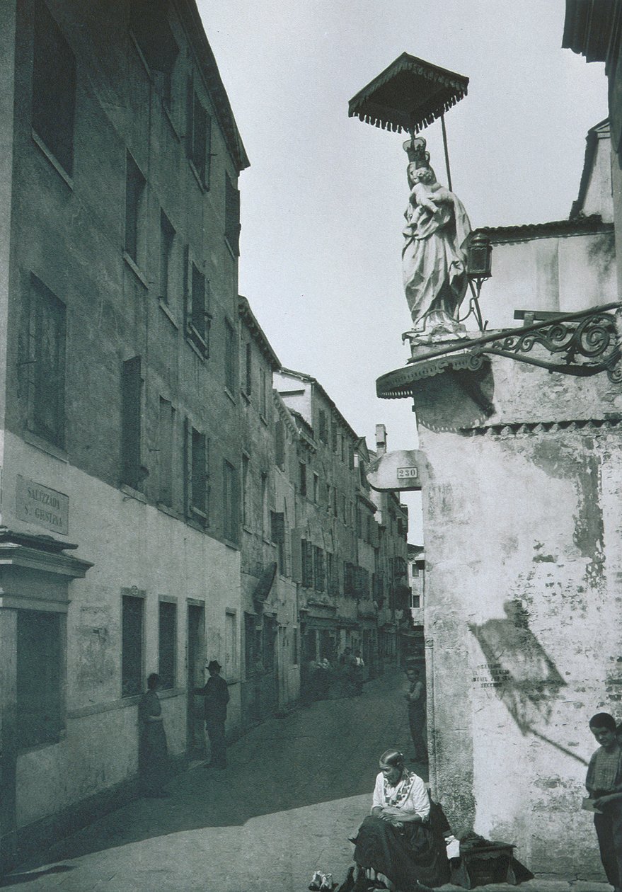 Näkymä Salizada Santa Giustinasta tekijältä Italian Photographer