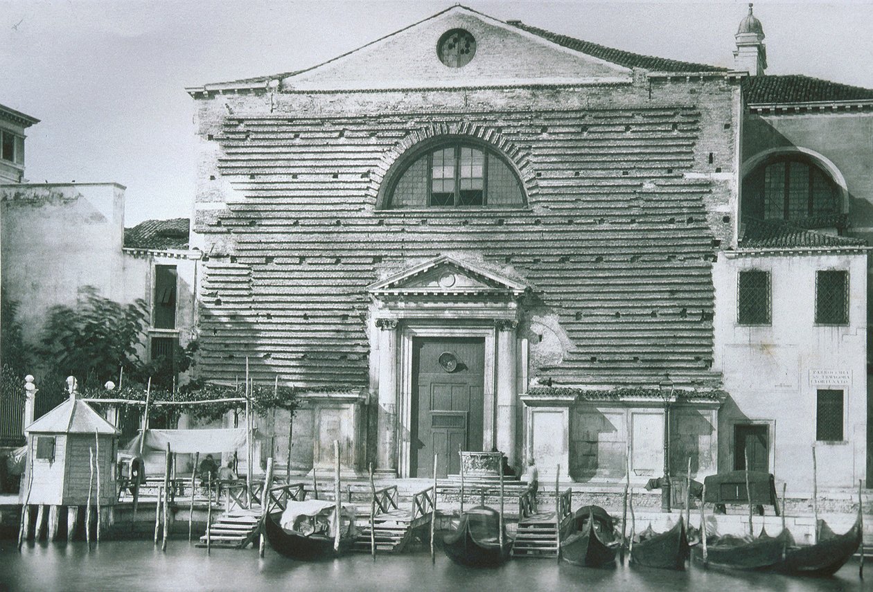 Näkymä San Marcuolan kirkolle tekijältä Italian Photographer