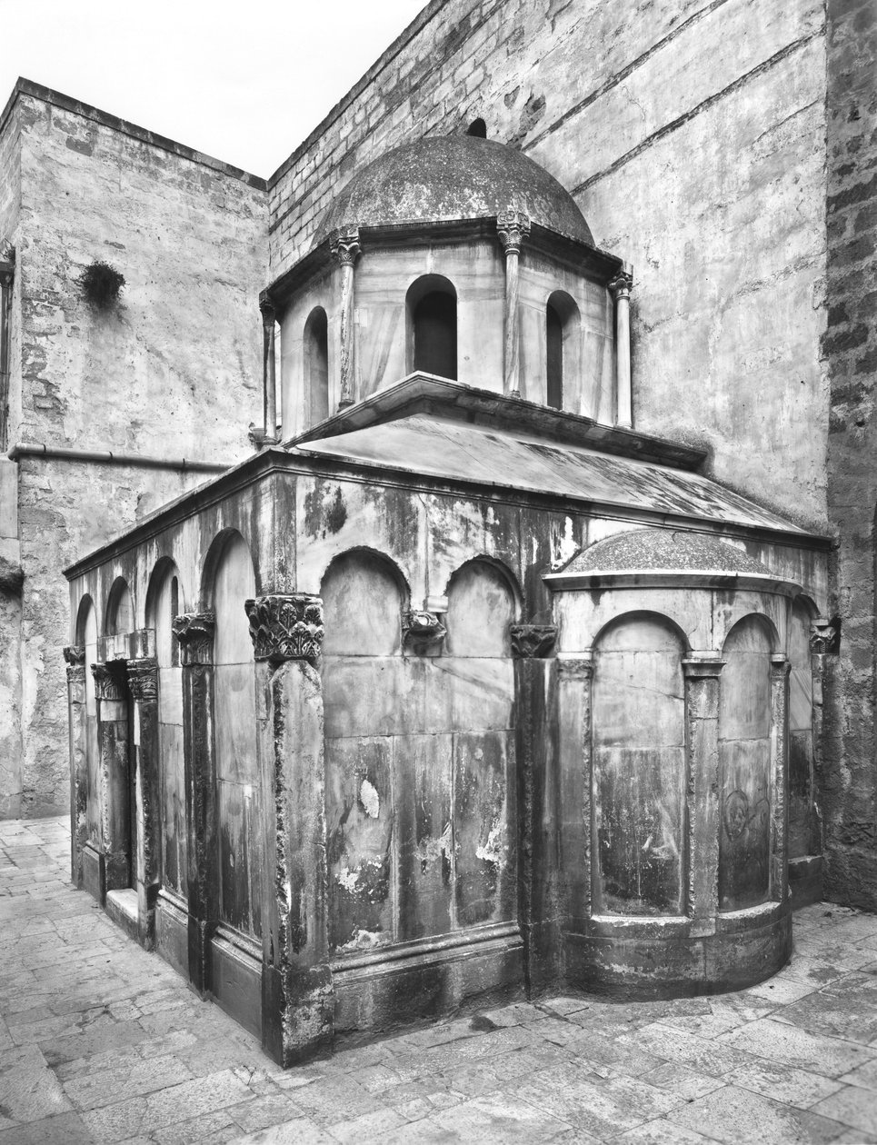 Hautevillen Bohemund I:n mausoleumi tekijältä Italian School
