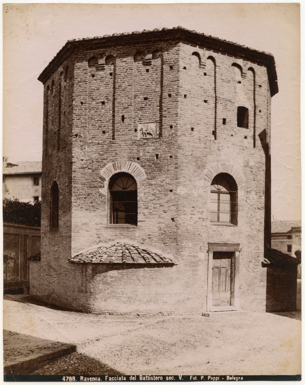 Neonin tai ortodoksisen kastekappeli, Ravenna, Emilia-Romagna, Italia, valokuva Pietro Poppi, Bologna, n. 1900 tekijältä Italian Photographer