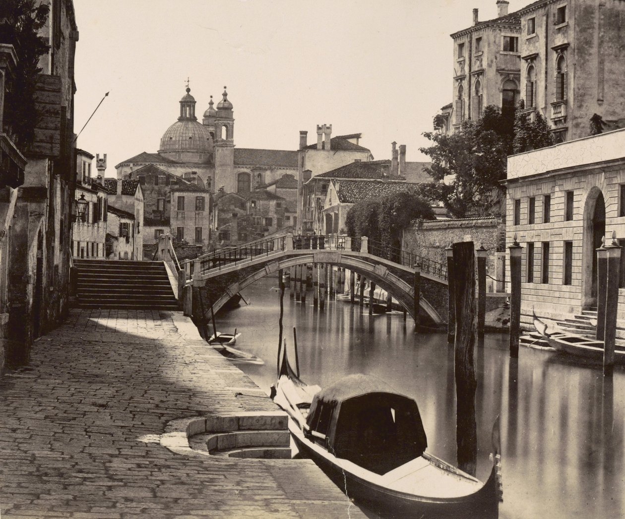 Silta Rio Ognissantilla Venetsiassa, noin 1875 tekijältä Italian Photographer
