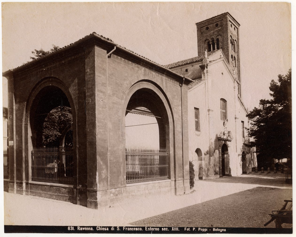 Pyhän Franciscuksen kirkko, Ravenna, Emilia-Romagna, Italia, valokuva Pietro Poppi, Bologna, n. 1900 tekijältä Italian Photographer