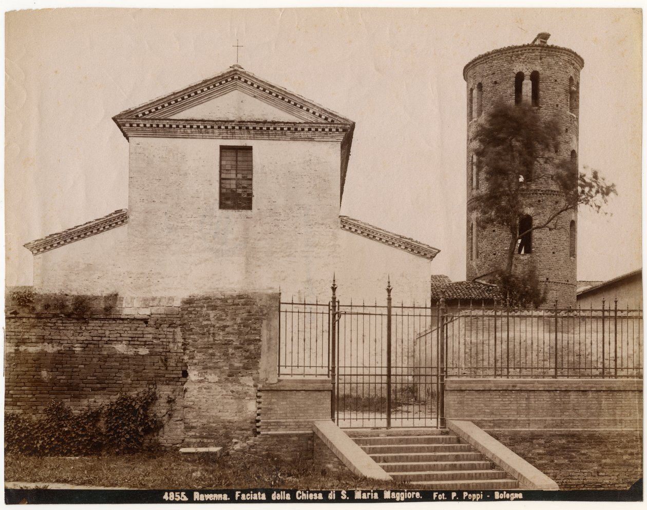 Pyhän Maria Majorin kirkko, Ravenna, Emilia-Romagna, Italia, valokuva Pietro Poppi, Bologna, n. 1900 tekijältä Italian Photographer