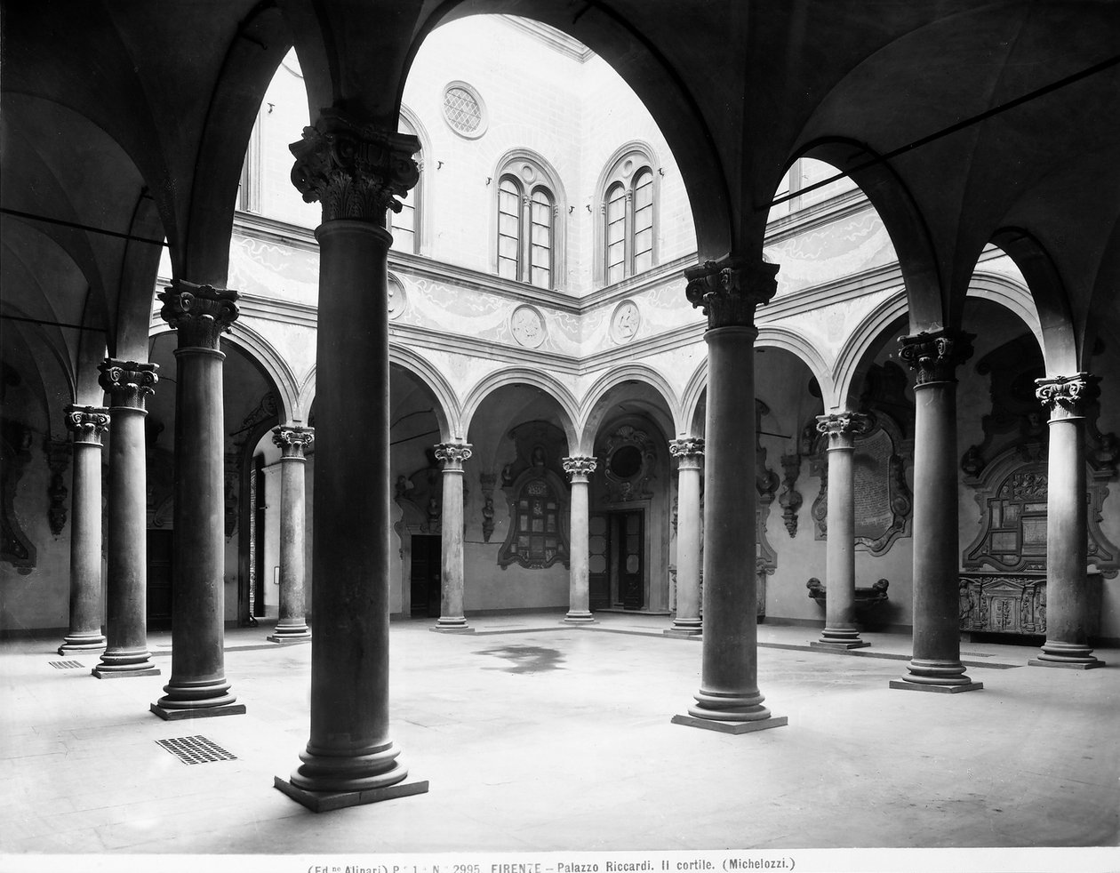 Palazzo Medici Riccardin sisäpiha, Firenze, Italia, n. 1890 (m/v kuva) tekijältä Italian Photographer
