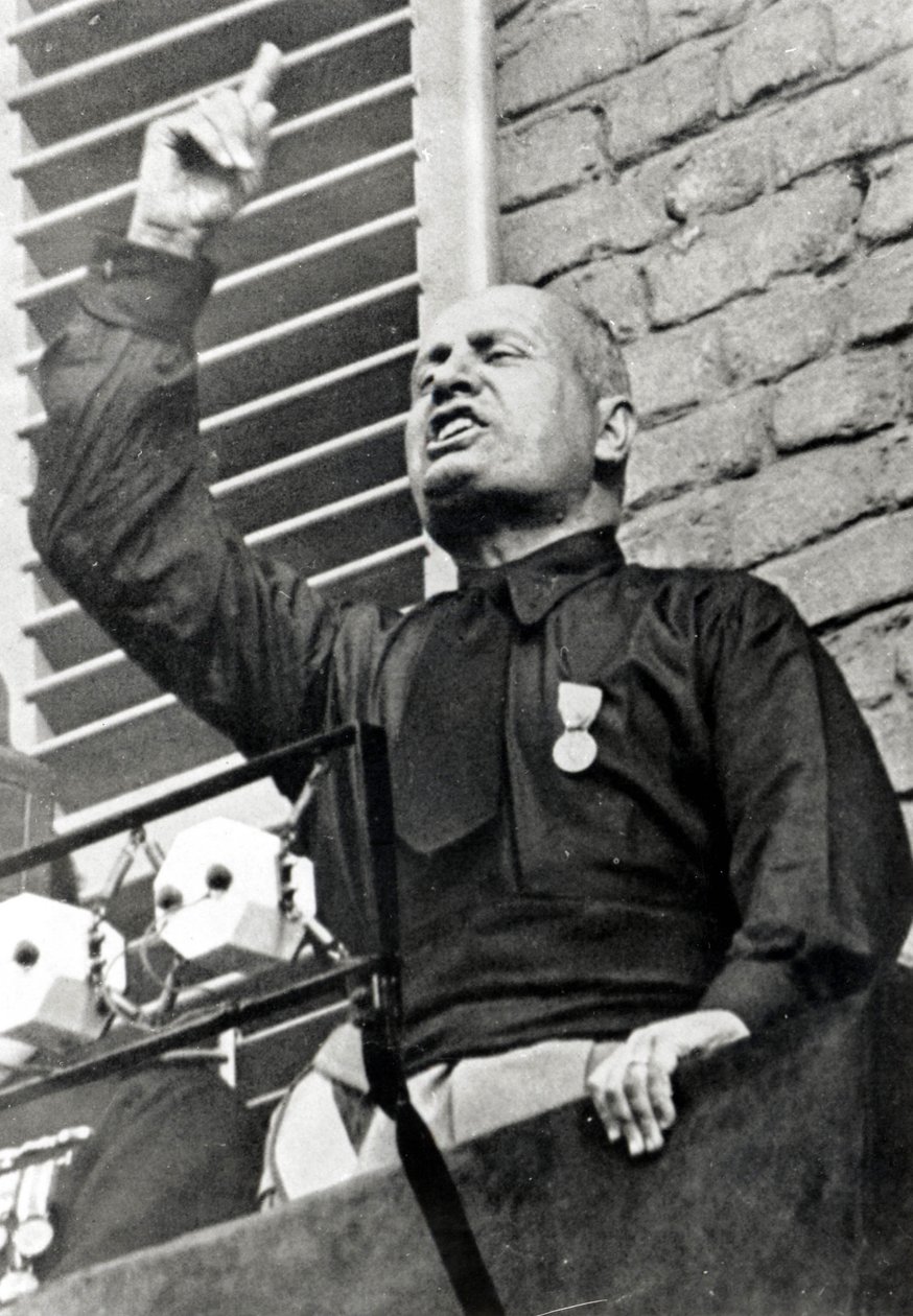 Mussolini mustassa paidassa tekijältä Italian Photographer