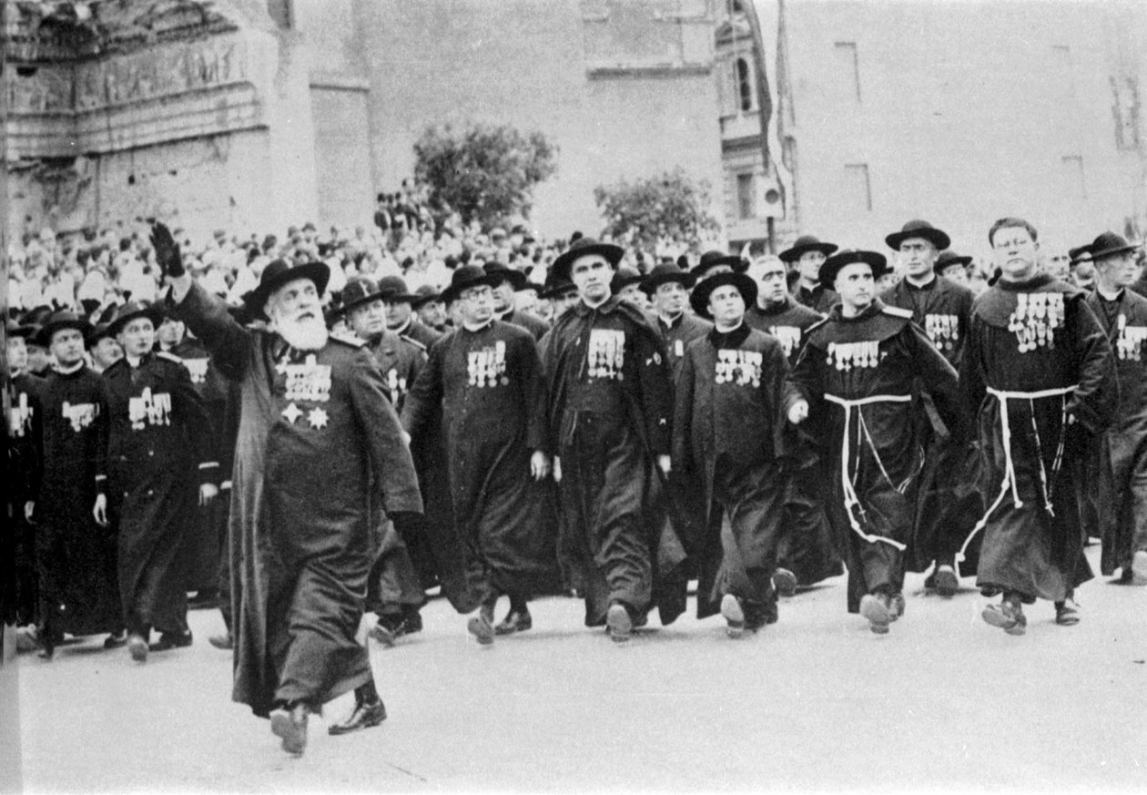 Paraati Roomassa vuonna 1931, jota edelsi kirkollinen ruumis. tekijältä Italian Photographer
