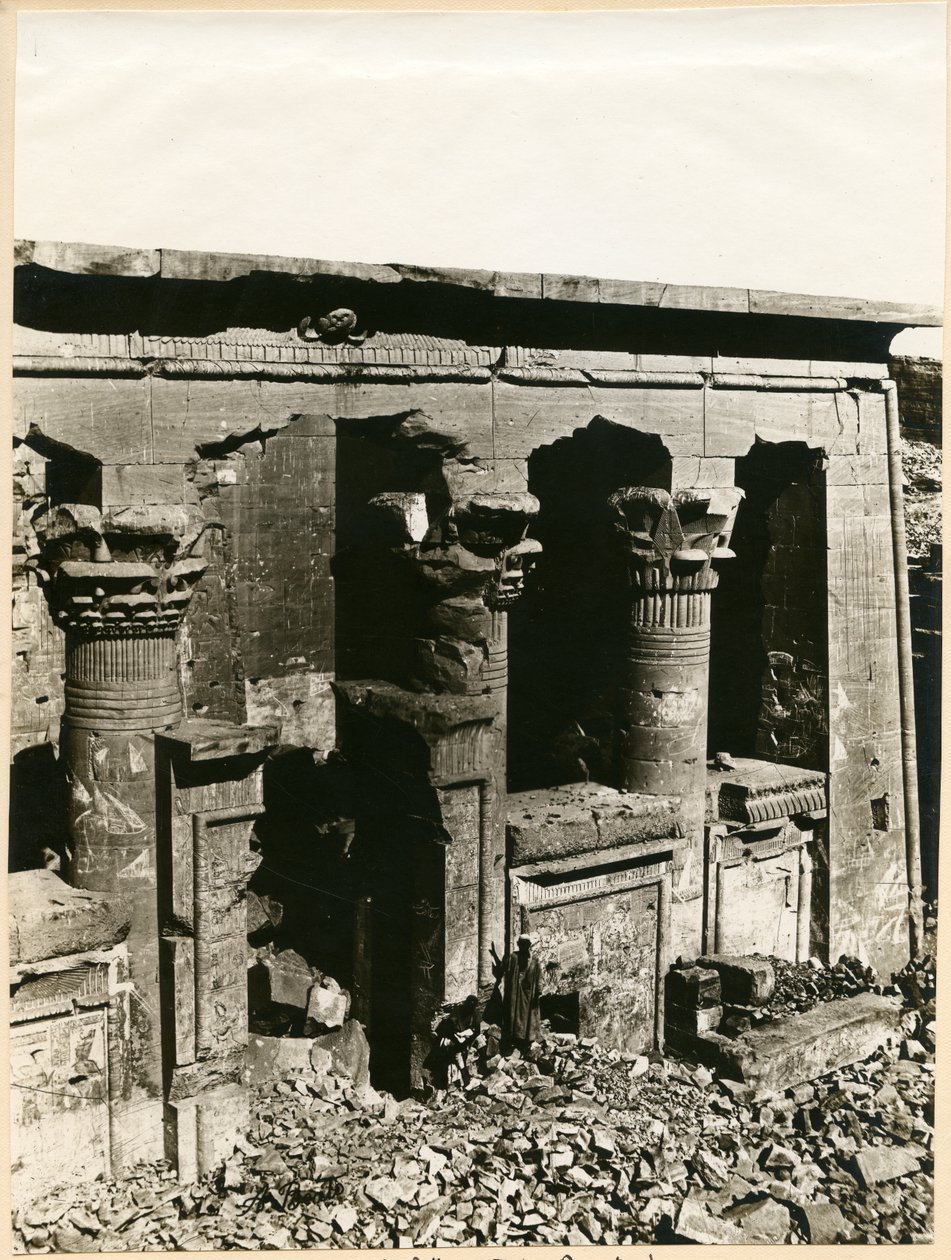 Mandulis-temppelin Pronaos, Kalabsha, Egypti, valokuva: Antonio Beato tekijältä Italian Photographer