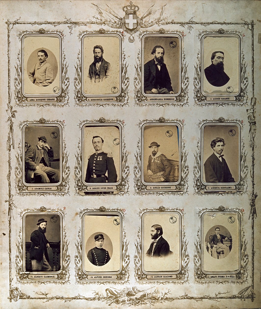 Risorgimento: muotokuvia Tuhansista (tai punapaidoista), jotka osallistuivat Giuseppe Garibaldin retkikuntaan. 1860-1861 Studio Pavia ja Genes. Museo del Risorgimento Rooma tekijältä Italian Photographer
