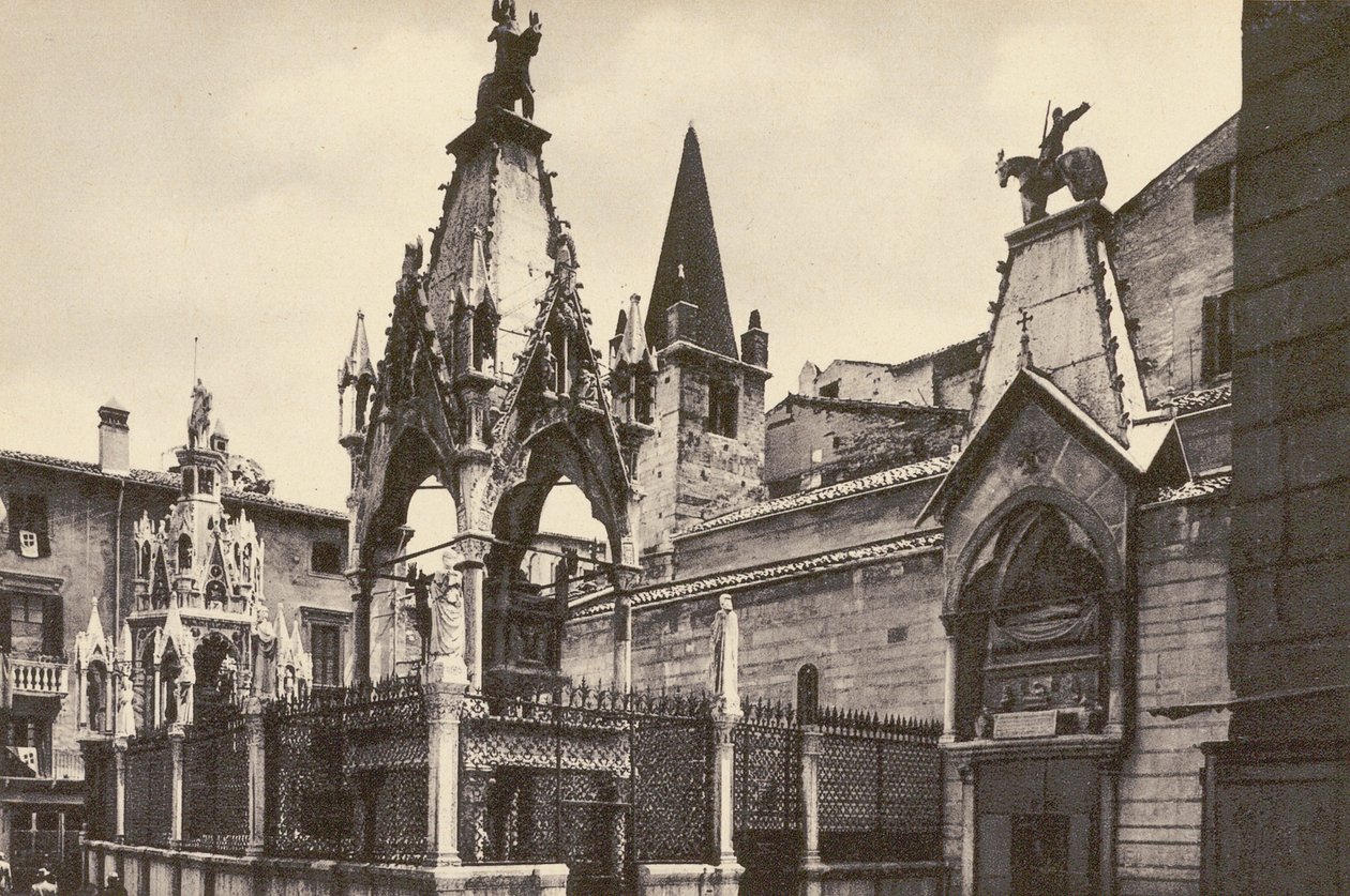 Verona: Scaligerien hauta (s/w valokuva) tekijältä Italian Photographer