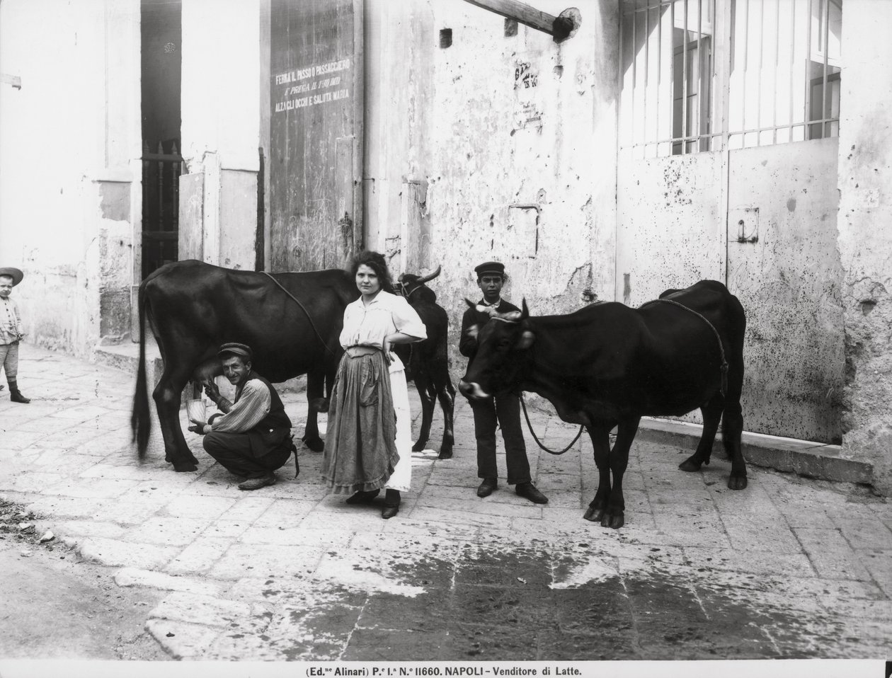 Maidon myyjä, Life in Napolissa tekijältä Italian Photographer Italian Photographer