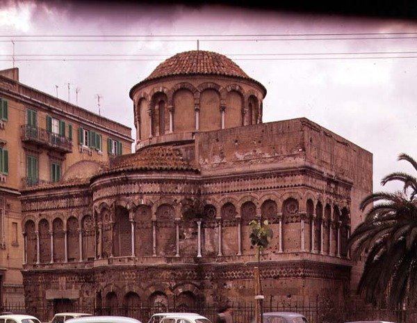 Marian ilmestyksen kirkko (kuva) tekijältä Italian School