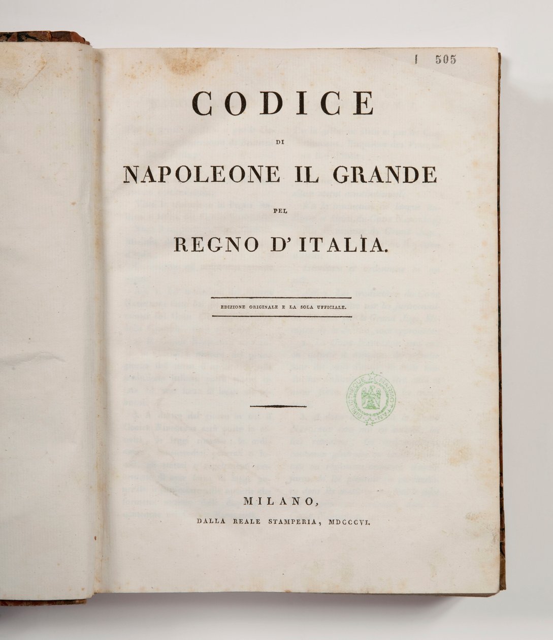 Napoleon Suuren koodi Italian valtakunnalle, avattu otsikkosivulla, julkaistu Milano, dalla reale Stamperia, 1806 (painettu paperi) tekijältä Italian School