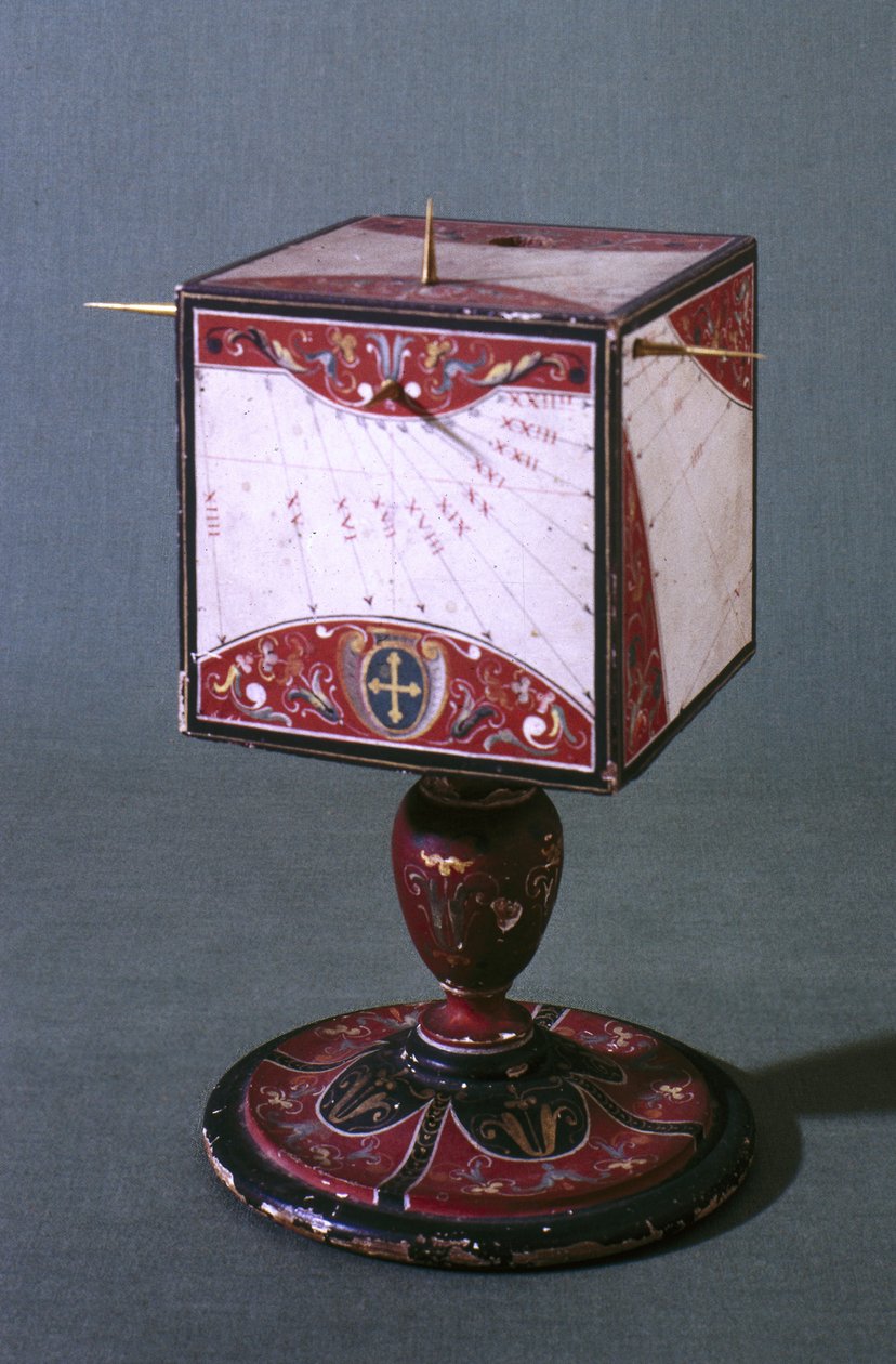 Kuutiomainen aurinkokello, joka näyttää ajan muinaisen italialaisen, babylonialaisen ja juutalaisen tuntijärjestelmän mukaisesti, firenzeläinen, n. 1560 (puun penikka) (katso myös 75479) tekijältä Italian School
