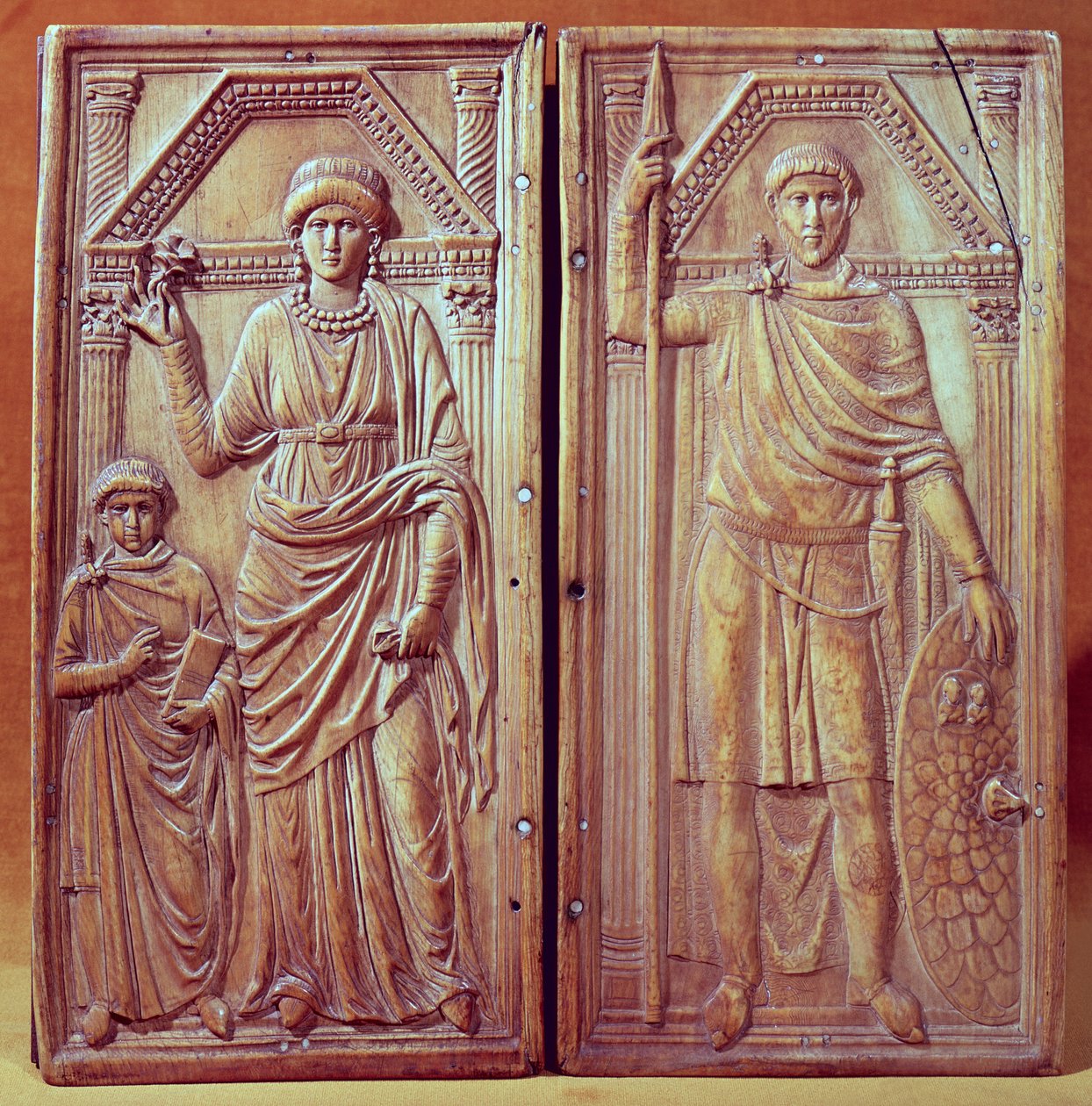 Diptyykki, joka kuvaa Stilichoa (n. 365-408), Serenaa ja Eukariusta tekijältä Italian School