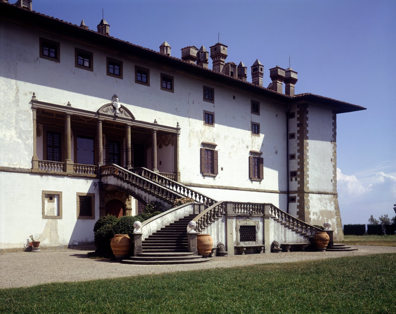 Villa Medicean julkisivu, jota kutsutaan Ferdinandaksi tai Artiminossa sijaitsevan sadan chimineesin huvilaksi tekijältä Italian School