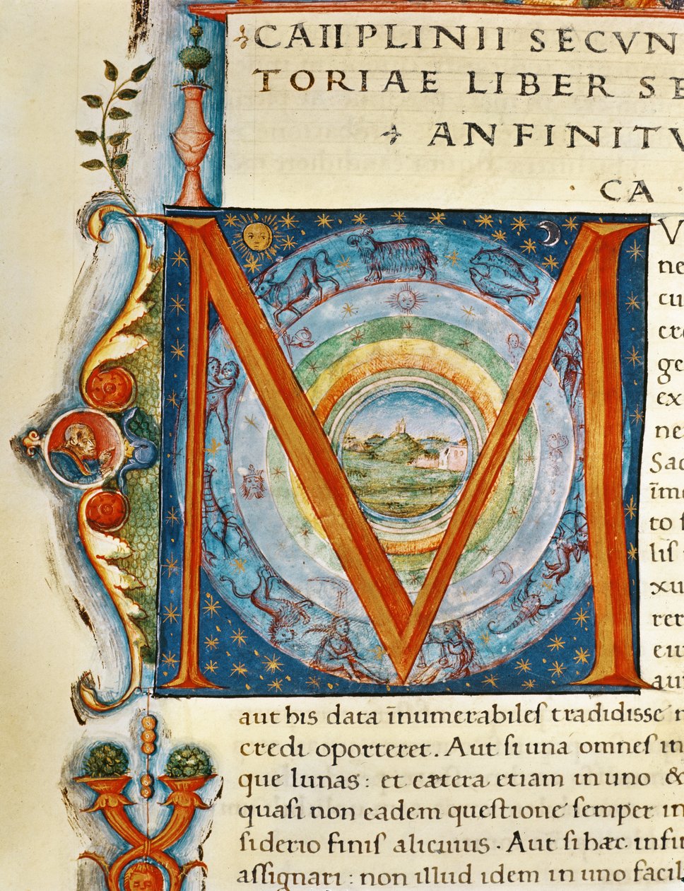 Historiallinen alkukirjain "M", joka kuvaa taivasta ja horoskooppimerkkejä Plinius Vanhemman "Naturalis Historiasta" (vellum) tekijältä Italian School
