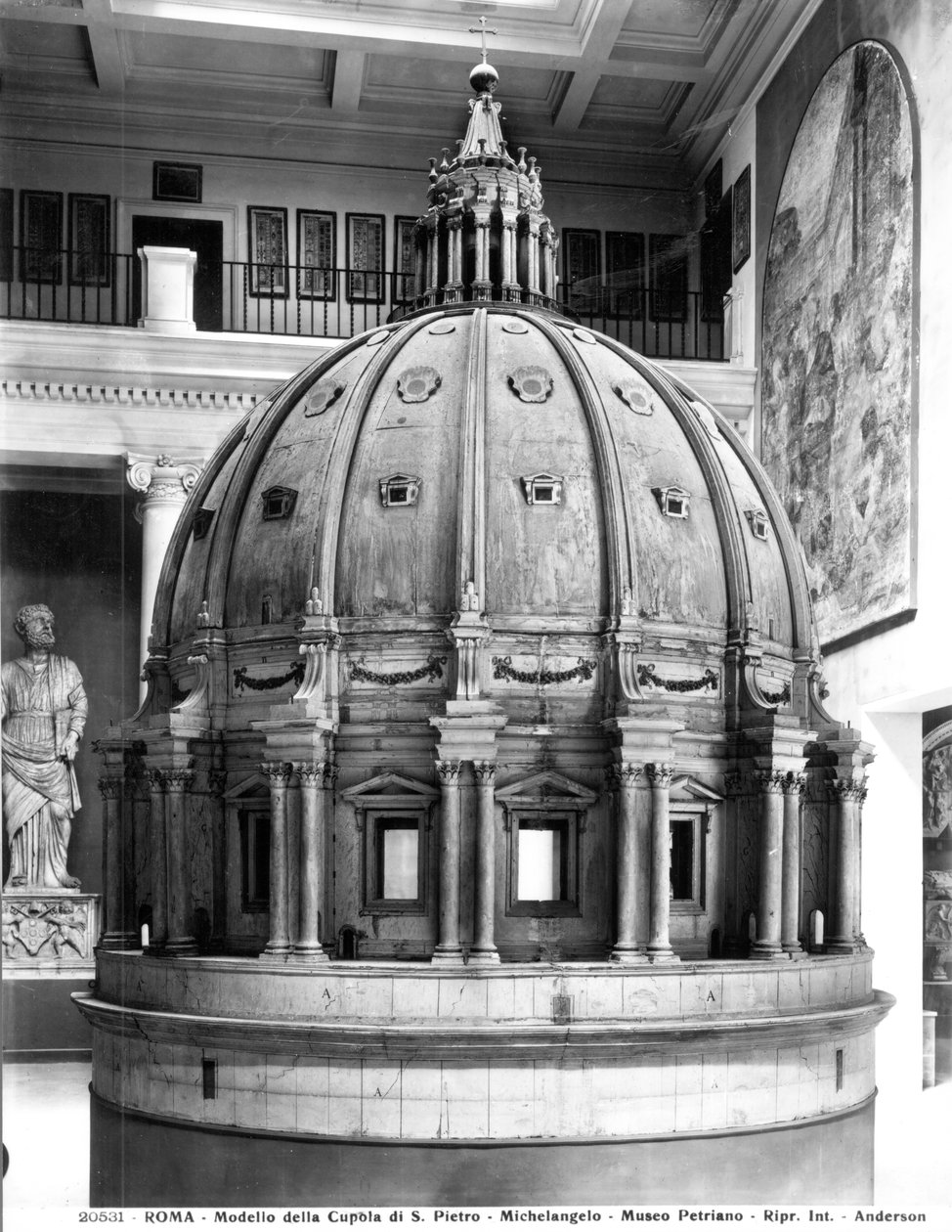 Pietarin kupolin malli, jonka suunnitteli Michelangelo (1475–1564) ja rakensi Giacomo della Porta (n. 1533–1602) vuosina 1588–1590 (puu) tekijältä Italian School