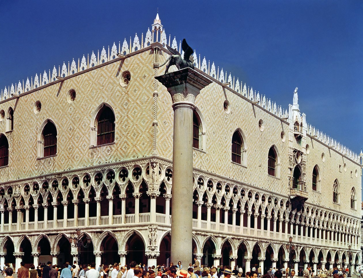 Palazzo Ducale, aloitettu noin 1340 tekijältä Italian School