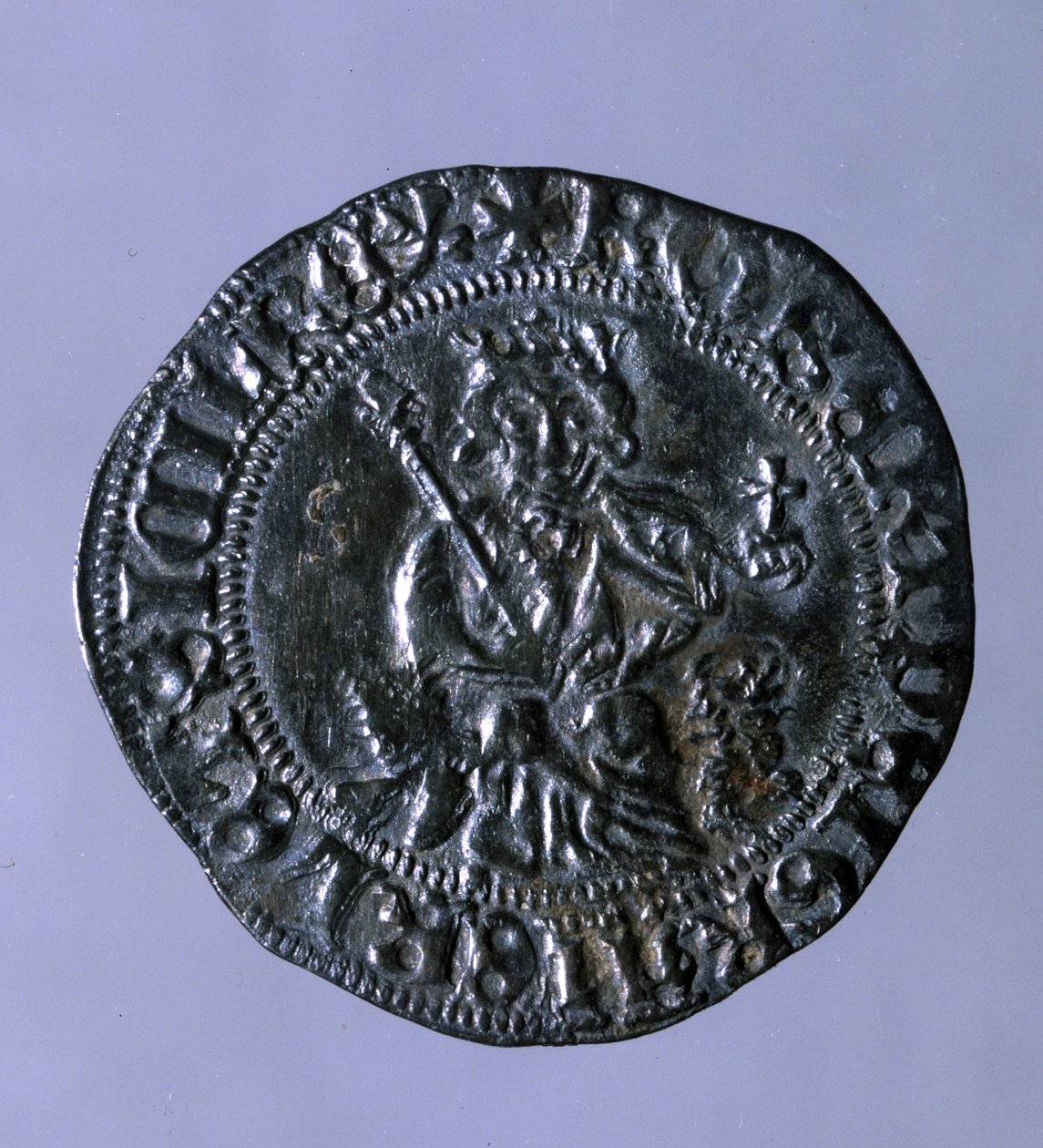 Napolin kuninkaan Robert I Anjoun (1275-1343) aikaan lyöty hopearaha. tekijältä Italian School